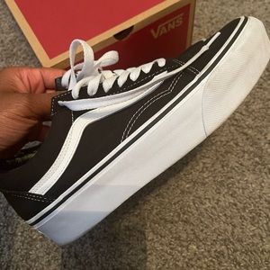 Old Skool Platform Vans. Black/White 🖤🤍